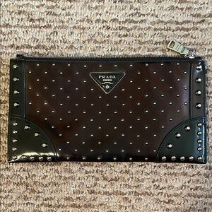 Prada Black leatherStudded Pouch
Made in Italy .
Preowned
